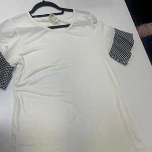 Women’s top size medium. WT211